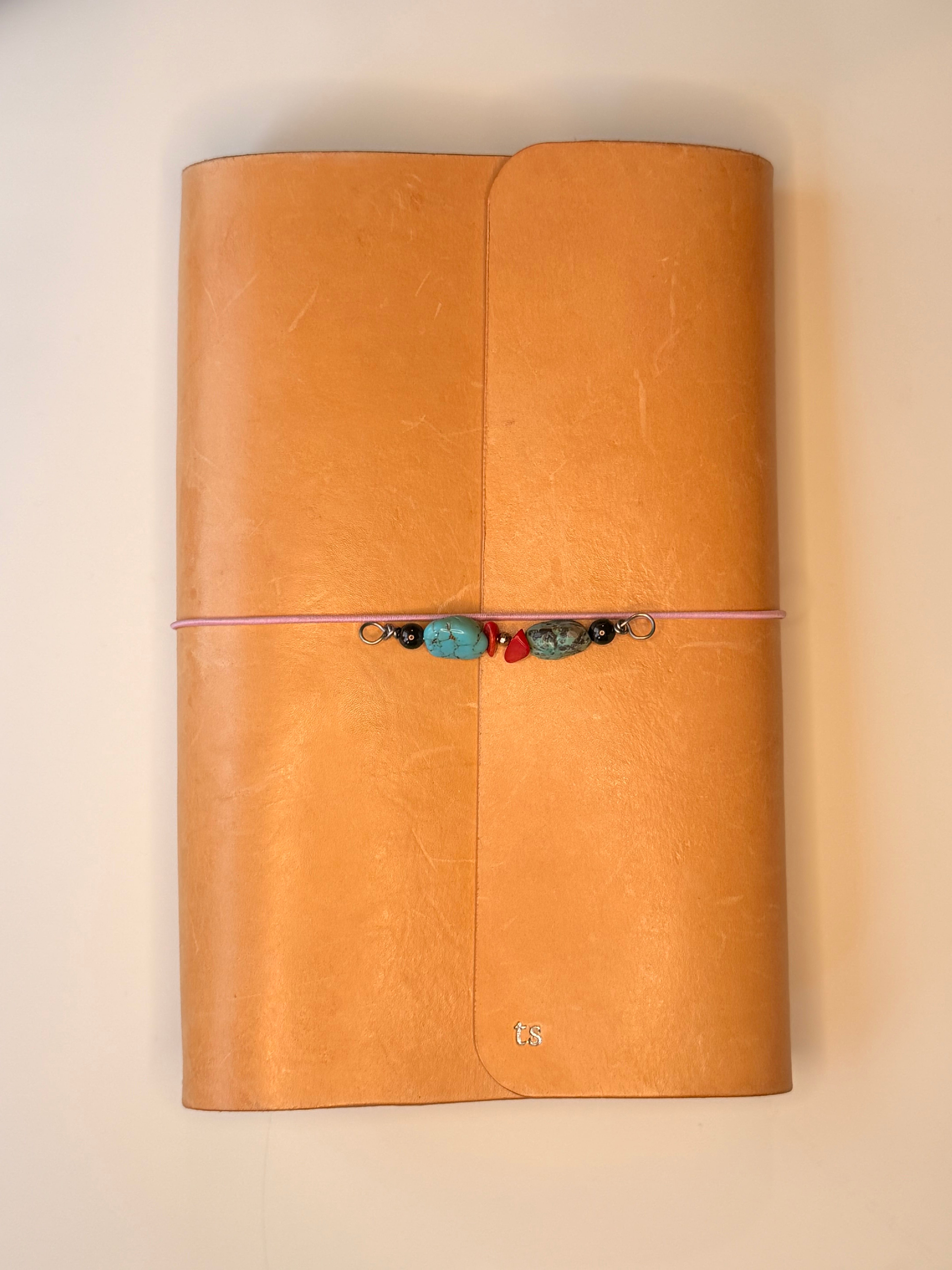 Bar 001 — Spizer Studio centerpiece bar for leather journal